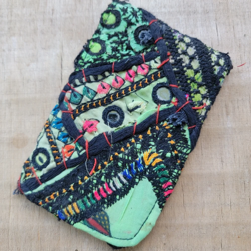 🎱🔮 Free People Boho Embroidered Repurposed vtg banjara hippie Wallet card case - Picture 14 of 16